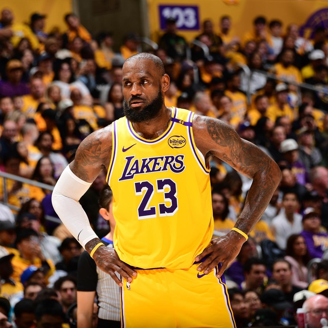 ayx-詹姆斯意外战胜德国队，重返赛场引爆全场！观众掌声雷动的简单介绍